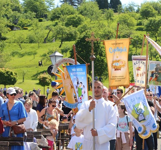 Nadbiskup Kutleša predvodio misno slavlje Hodočašća katoličkih škola i vrtića u Mariju Bistricu